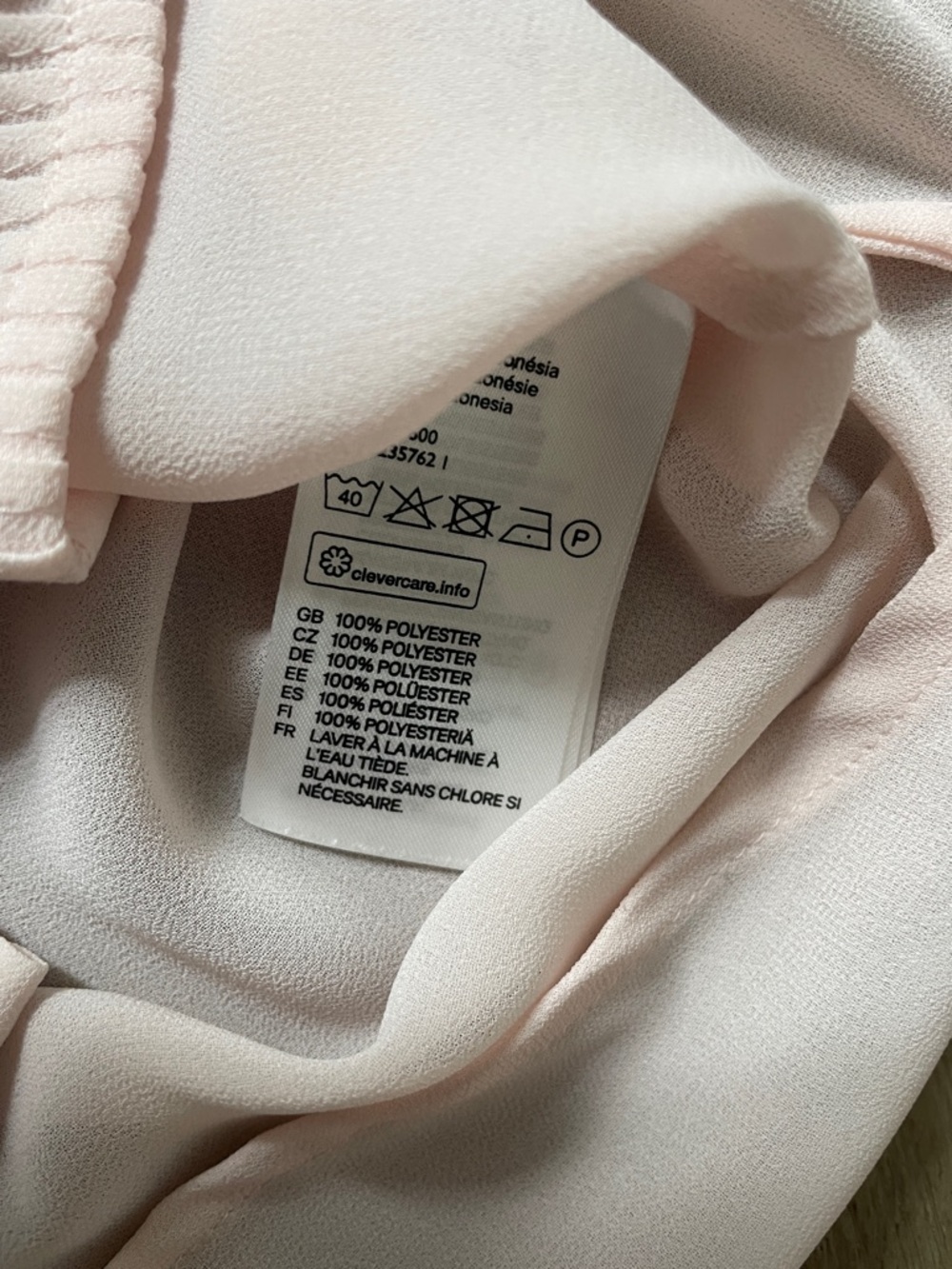 H&M Pale Blush Pintuck V-Neck Blouse - Picture 3 of 3